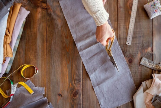 Cómo cortar tela para tapizar un sofá paso a paso (guía práctica)